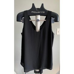 RW& co double v sleeveless blouse